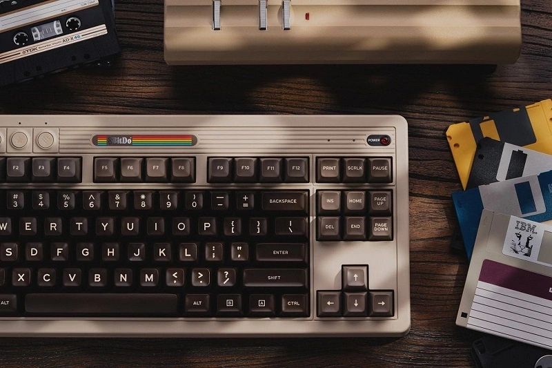 8BitDo Retro 87, Mechanikus, Kailh Box, C64 Edition, vezeték nélküli billentyűzet