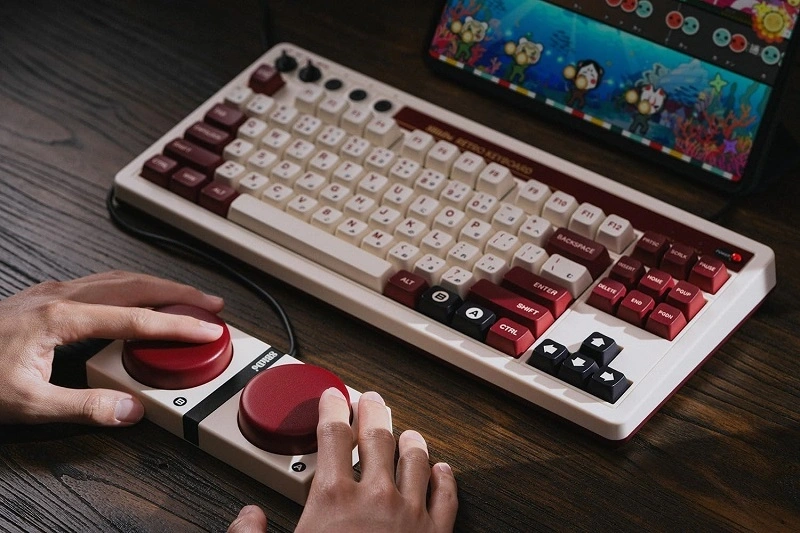 8BitDo Retro 87, Mechanikus, Kailh Box, Fami Edition, vezeték nélküli billentyűzet