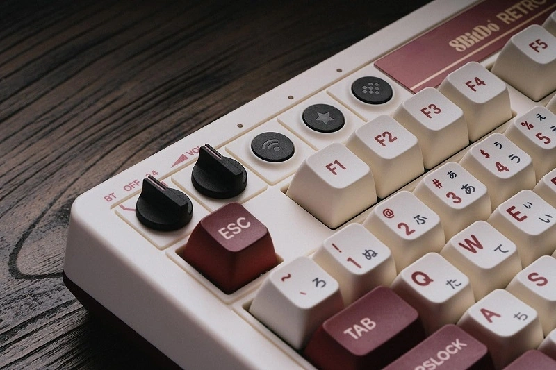 8BitDo Retro 87, Mechanikus, Kailh Box, Fami Edition, vezeték nélküli billentyűzet