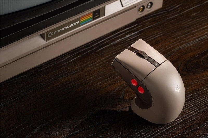 8BitDo Retro R8, 26 000 DPI, PAW 3395, C64 Edition, vezeték nélküli egér
