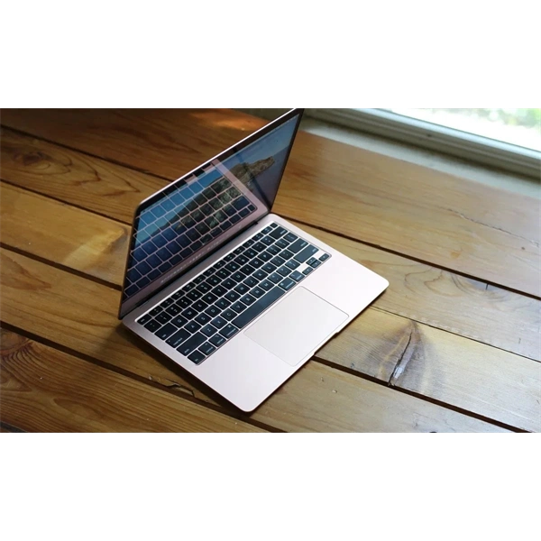 Apple MacBook Air 2020 13,3"Retina/M1 chip és 7 magos GPU/8GB/256GB SSD/Cseh/ezüst laptop (Felújított,batteryCARE+)