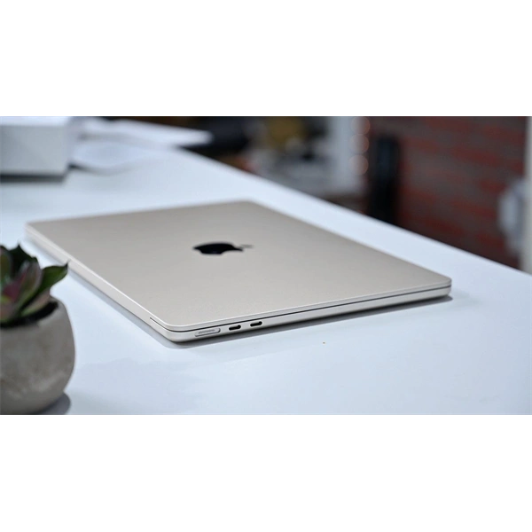 Apple MacBook Air 2022 13,6"/M2 chip és 10 magos GPU/8GB/512GB SSD/Cseh/ezüst laptop (Felújított,batteryCARE+)