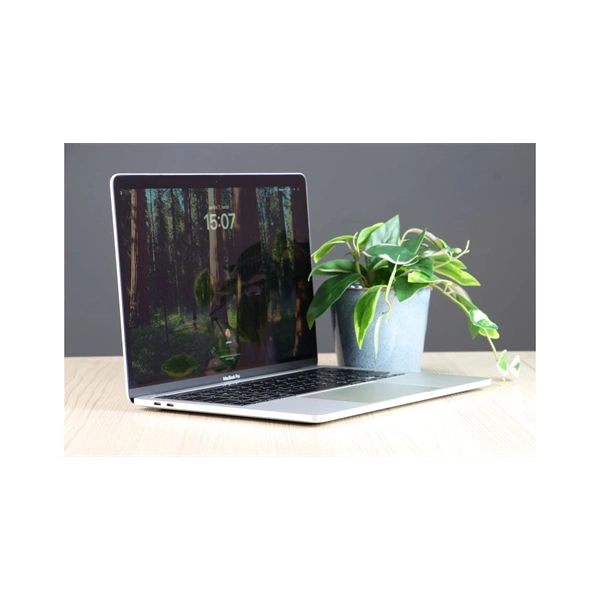Apple MacBook Pro 2020 13,3"Retina/M1 chip és 8 magos GPU/8GB/512GB SSD/Cseh/ezüst laptop (Felújított,batteryCARE+)