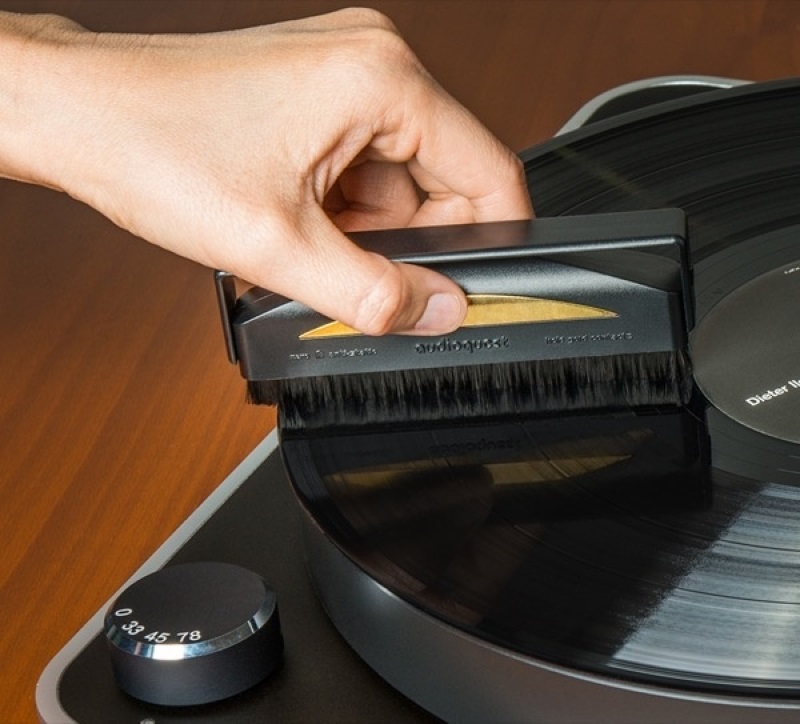 AudioQuest bakelit lemez tisztító kefe