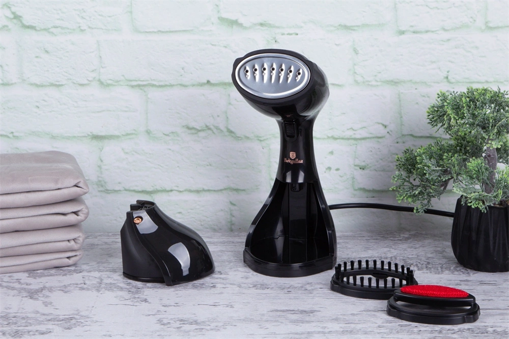 Berlinger Haus BH/9436 2 kefével fekete- rózsaarany kézi ruhagőzölő