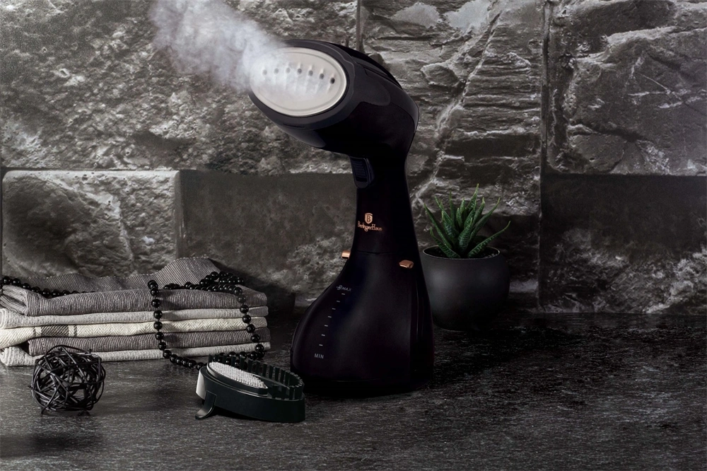 Berlinger Haus BH/9436 2 kefével fekete- rózsaarany kézi ruhagőzölő