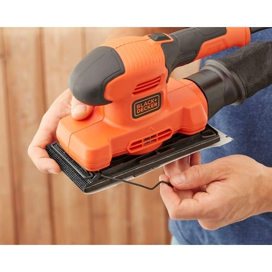 Black&Decker BEW220KAX-QS 150W kofferban 10 db csiszolópapírral vibrációs csiszoló