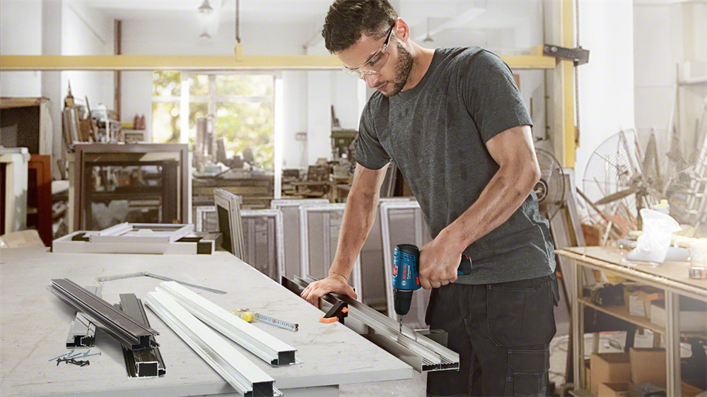 Bosch 06019G8000 GSR 120-Li Professional 2x2,0Ah kofferben akkus fúró-csavarozó