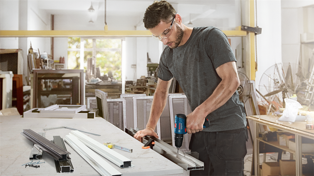 Bosch 06019G8100 GSB 120-Li Professional 2x2,0Ah kofferben akkus ütvefúró-csavarozó