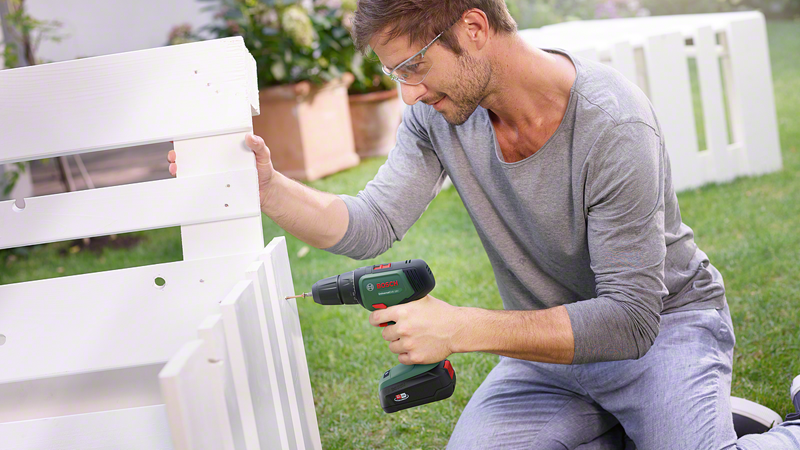 Bosch 06039D4002 Universaldrill 18V 2x1,5Ah kofferban akkus fúró-csavarozó