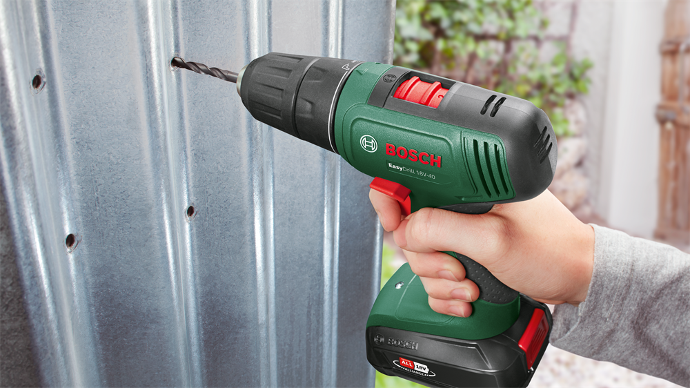 Bosch EasyDrill 18V-40 2x1,5Ah + AL18V-20 akkumulátoros fúró-csavarozó