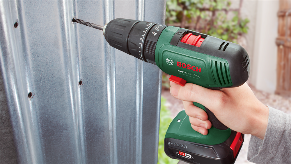 Bosch EasyImpact 18V-40 1x1,5Ah + AL18V-20 akkumulátoros ütvefúró