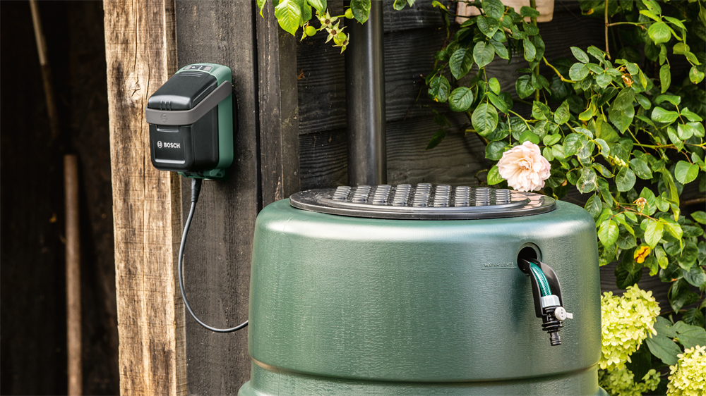 Bosch GardenPump 18V-2000 akku és töltő nélkül akkumulátoros kerti szivattyú