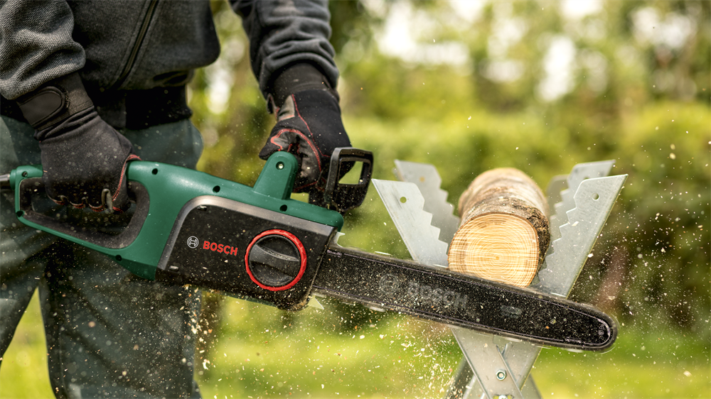 Bosch UniversalChain 35 tartalék lánccal láncfűrész