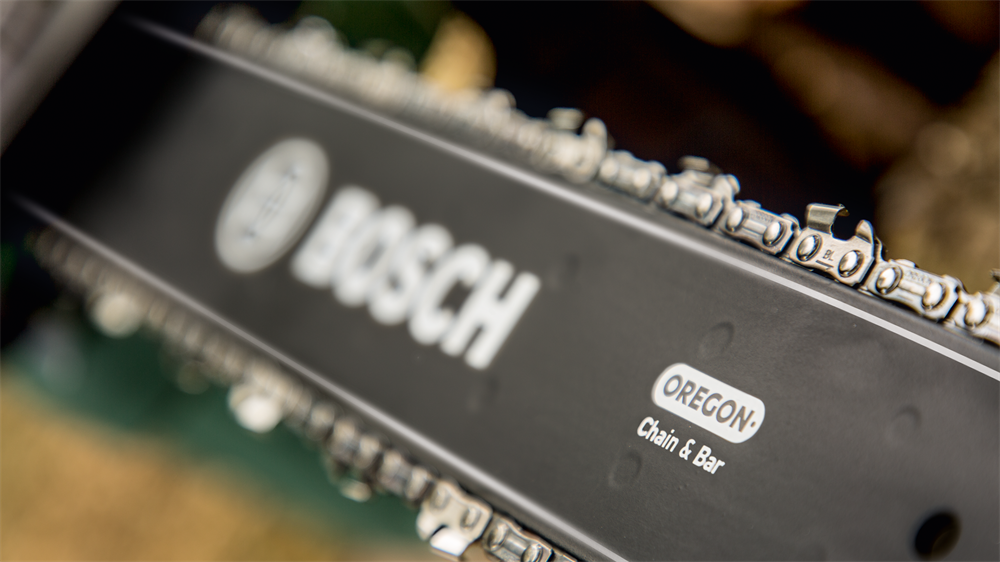 Bosch UniversalChain 35 tartalék lánccal láncfűrész