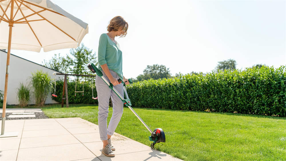 Bosch UniversalGrassCut 18V-26 akku és töltő nélkül akkus fűszegélynyíró