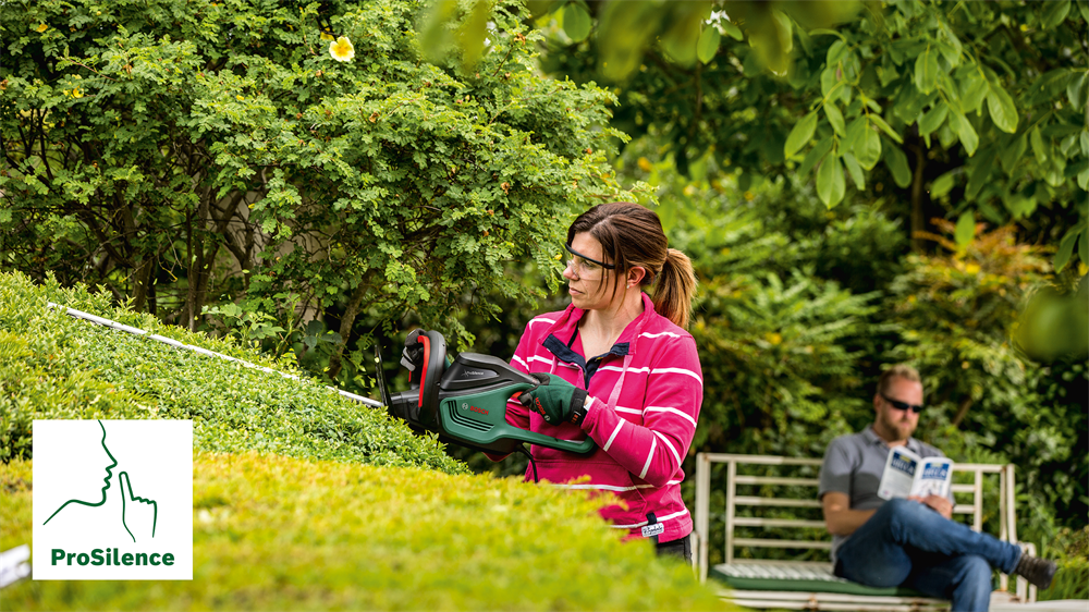 Bosch UniversalHedgeCut 60 elektromos sövényvágó