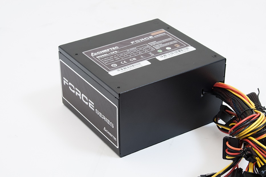 Chieftec Force CPS-450S 450W 85+ bronz 12cm ventilátorral dobozos tápegység