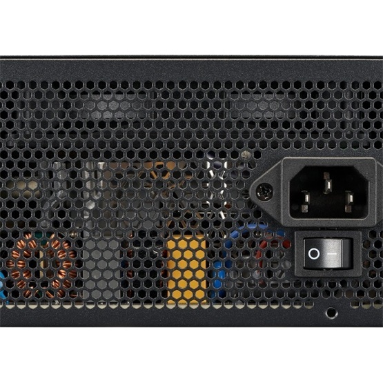 Cooler Master 750W 80+ Gold ventillátorral tápegység