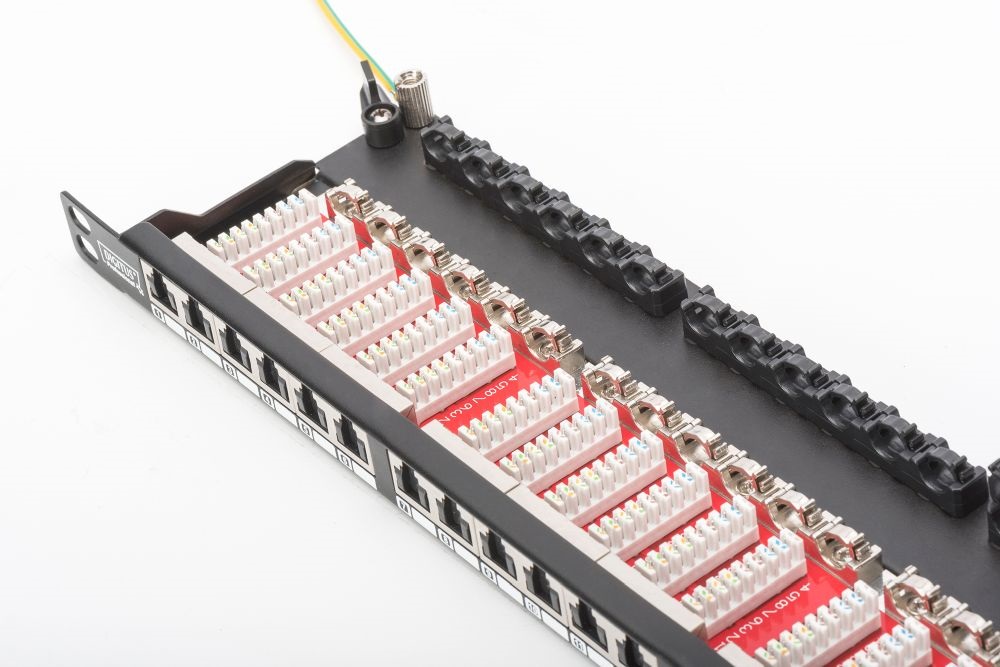 DIGITUS CAT6 HD 24port 19" 0,5U kompakt fekete árnyékolt Patch Panel