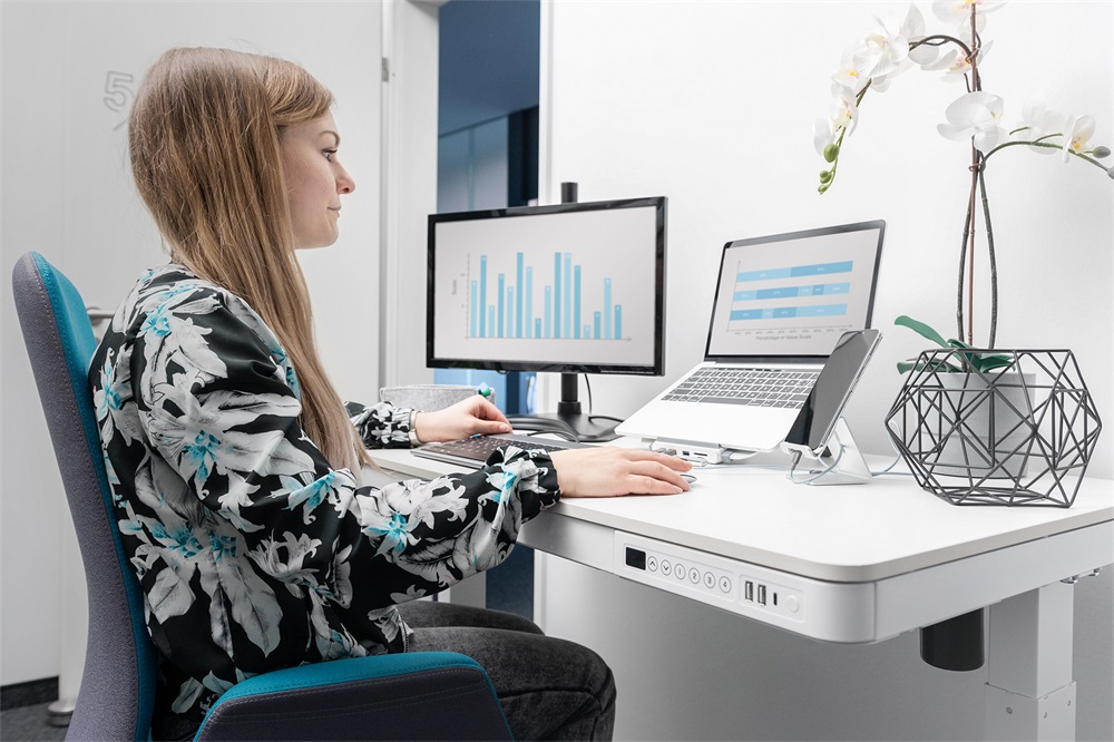 DIGITUS DA-90406 Elektromosan állítható magasságú fehér íróasztal USB-töltővel és fiókkal