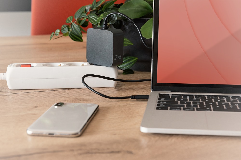 DIGITUS DA-10071 65W univerzális notebook/okostelefon/tablet töltő