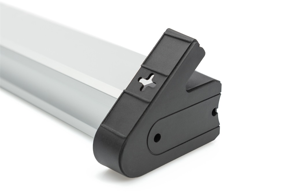 DIGITUS DA-70614 2xUSB kapcsolós hálózati elosztó 4 schuko aljzattal