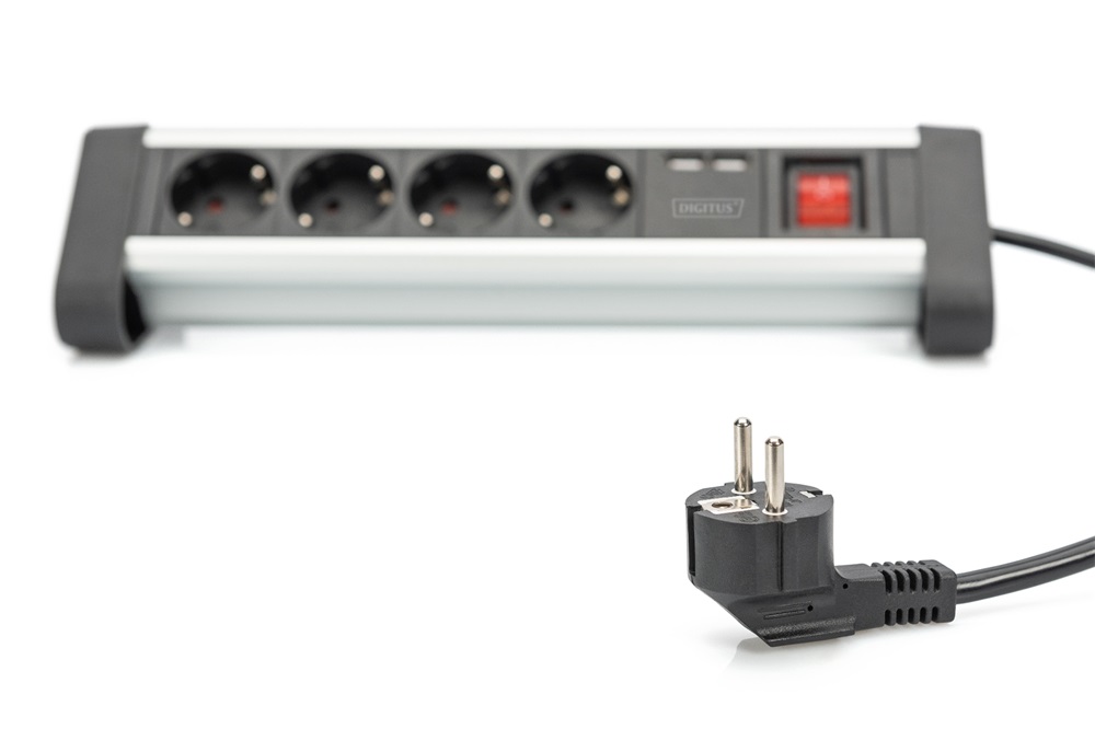 DIGITUS DA-70614 2xUSB kapcsolós hálózati elosztó 4 schuko aljzattal