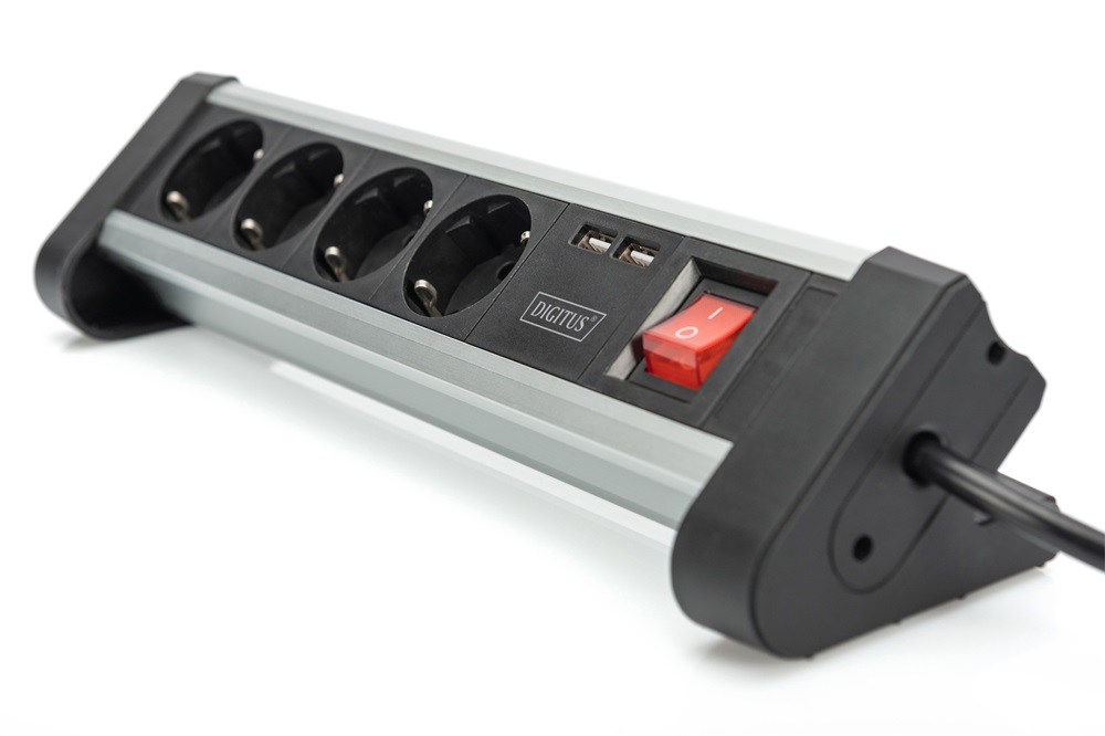 DIGITUS DA-70614 2xUSB kapcsolós hálózati elosztó 4 schuko aljzattal