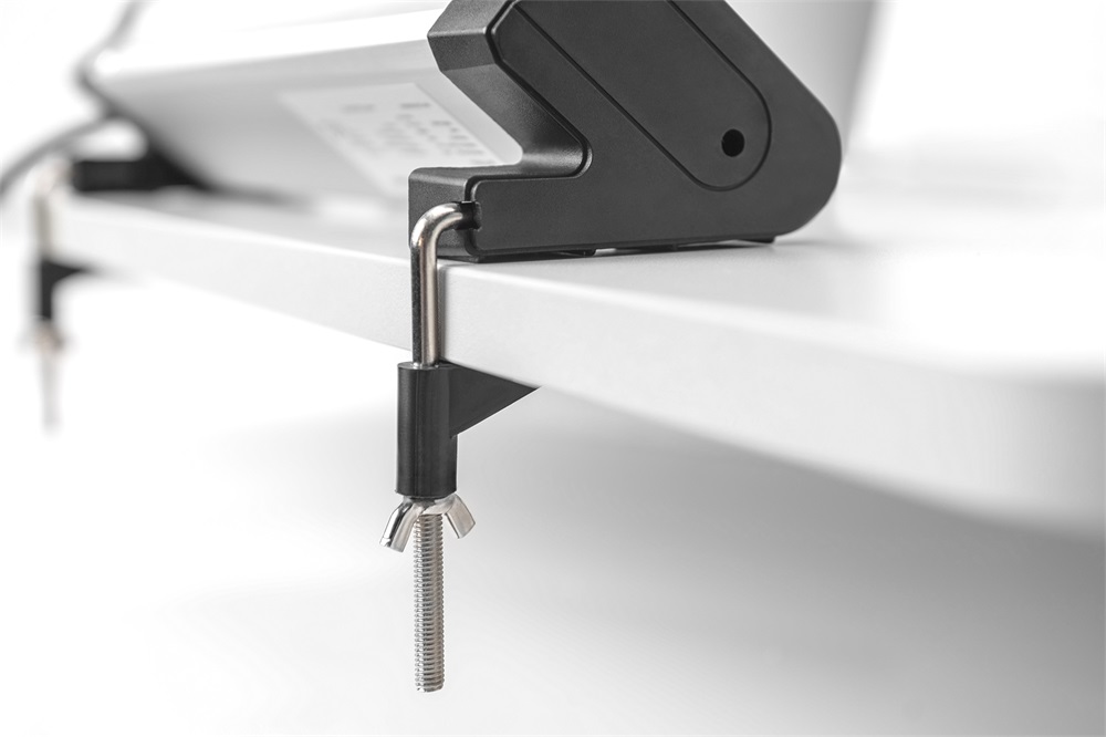 DIGITUS DA-70614 2xUSB kapcsolós hálózati elosztó 4 schuko aljzattal
