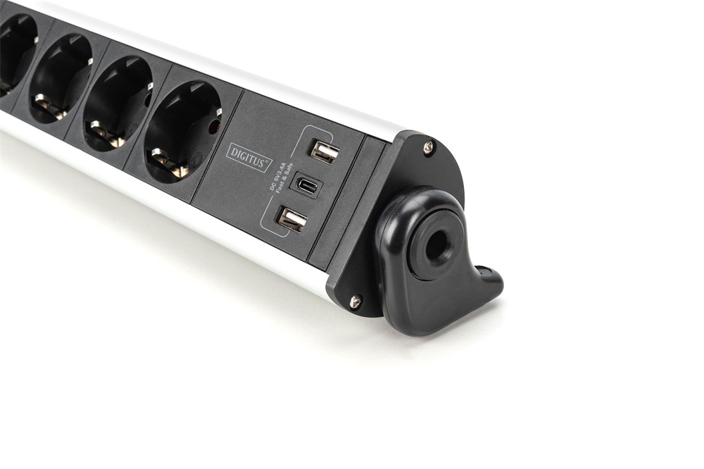 DIGITUS DA-70624 Asztali alumínium 6 schuko dugaljas 2x USB A 1x USB-C  port hálózati elosztó
