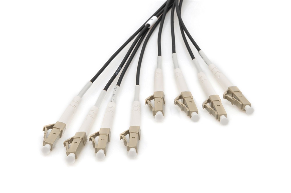 DIGITUS DK-24338UE50BK-BBB 8 szálas 8x LC/UPC 50/125 multimodusú OM4 Dca kültéri/beltéri előszerelt optikai kábel 50m