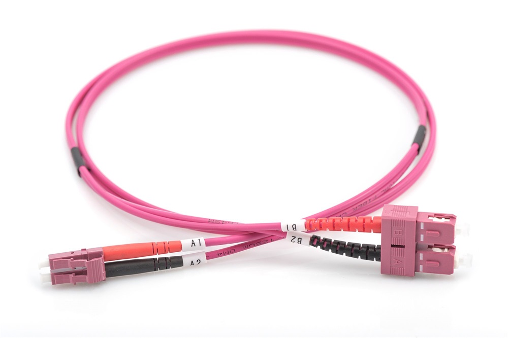 DIGITUS DK-2532-10-4 Duplex 2xSC + 2xLC multimodusú OM4 50/125 LSOH 10m optikai patch kábel