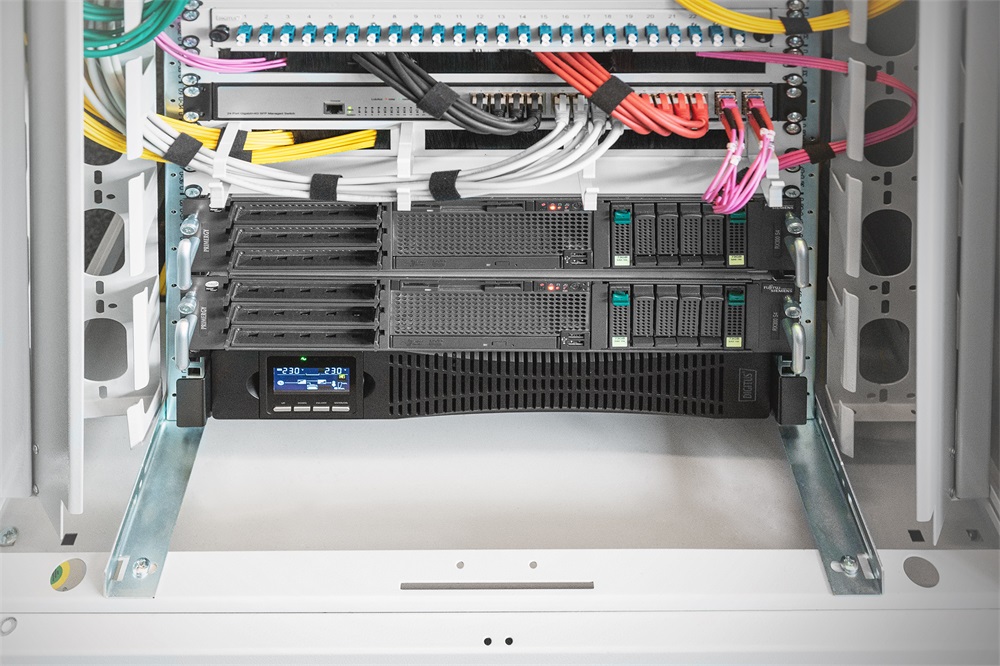 DIGITUS DN-170095 2000VA 2000W fekete online rack szünetmentes tápegység