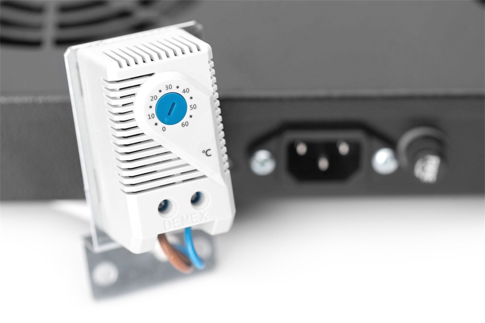 DIGITUS DN-19 FAN-4-HO-SW  4-es termosztátos fekete fiók/tető ventilátor