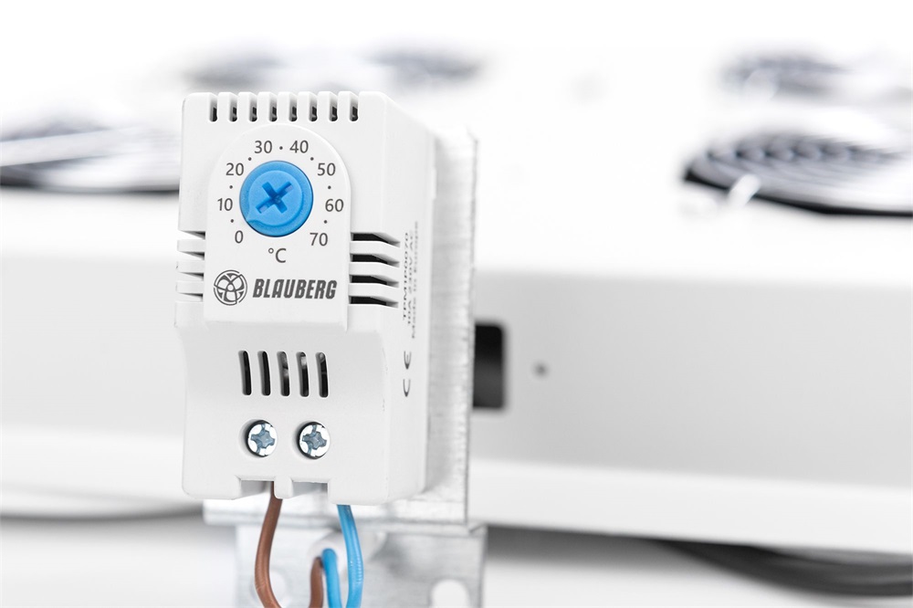 DIGITUS DN-19 FAN-6-SRV 6-os termosztátos szürke tetőventilátor Unique szerverszekrényhez