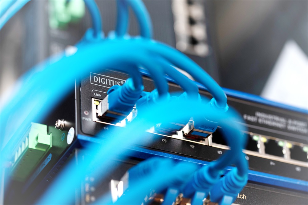 DIGITUS DN-650106 8port 10/100 falra szerelhető ipari switch