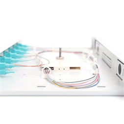 DIGITUS DN-96320/3 1U 6xSC duplex OM3 toldóval pigtaillel és kötőkazettával szerelt optikai rendező