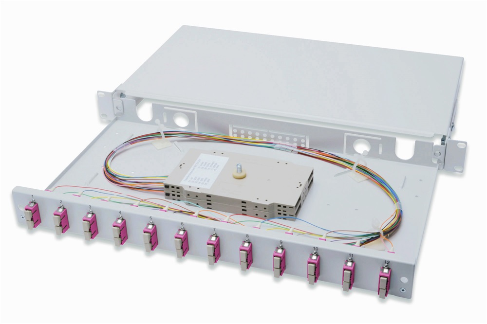 DIGITUS DN-96321-4 1U 12xSC duplex OM4 toldóval pigtaillel és kötőkazettával szerelt optikai rendező
