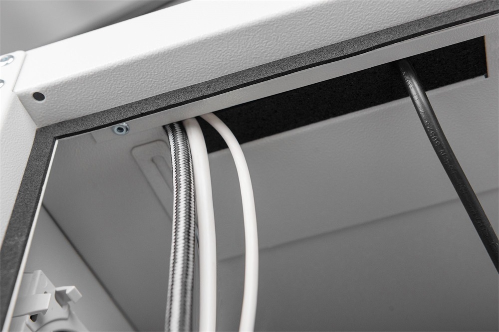 DIGITUS DN-CC 9002 Szintező lábas zárható üvegajtós szűrőventilátoros számítógépház