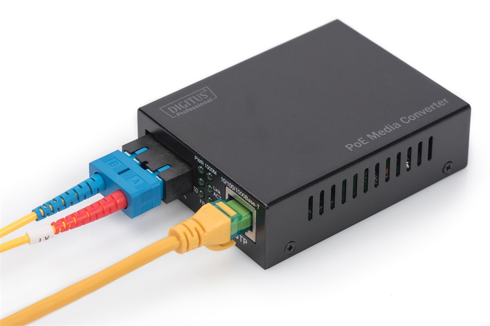 DIGITUS Gigabit PoE+ SM (RJ45-SC) 30W média konverter