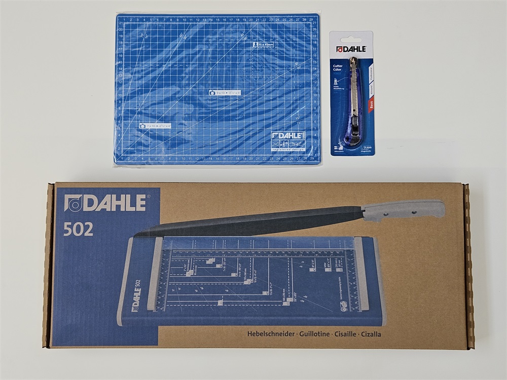 Dahle 502 vágógép ráadás vágólappal és sniccerrel