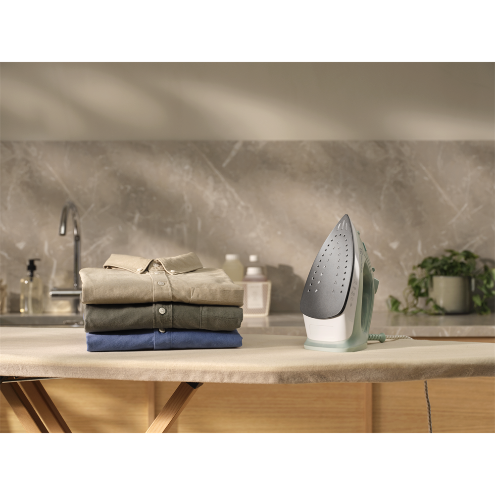 Electrolux E3SI1-2LG Care 300 gőzölős vasaló
