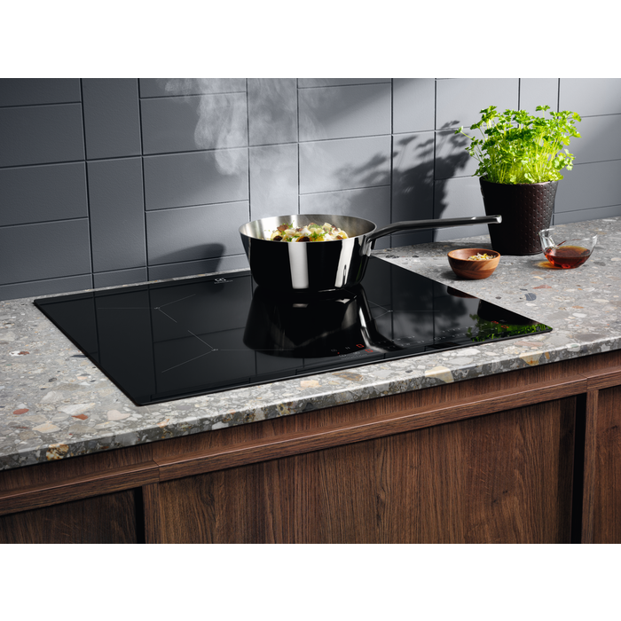 Electrolux EIS62443 fekete, beépíthető, indukciós, főzőzóna: 4, beépíthető méret: 56cm, főzőlap