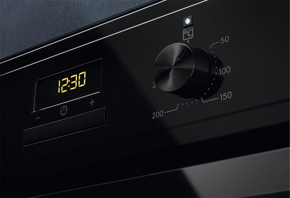 Electrolux EOF3H50BK fekete, beépíthető, sütőtér:65L, grill, légkeverés, aquaclean, sütő
