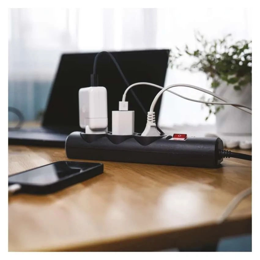 Emos P54214 1,5m 380J SCHUKO 3 csatlakozós fekete túlfeszültség védett elosztó