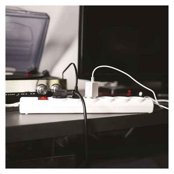 Emos P54215 1,5m 380J SCHUKO 6 csatlakozós fehér túlfeszültség védett elosztó