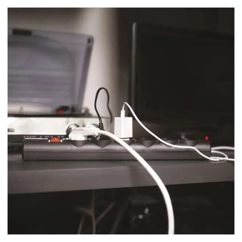 Emos P54218 1,5m 380J SCHUKO 6 csatlakozós fekete túlfeszültség védett elosztó