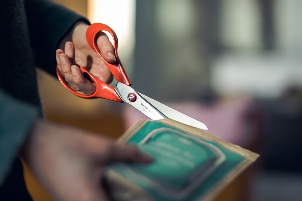 Fiskars Classic 21 cm balkezes piros általános olló