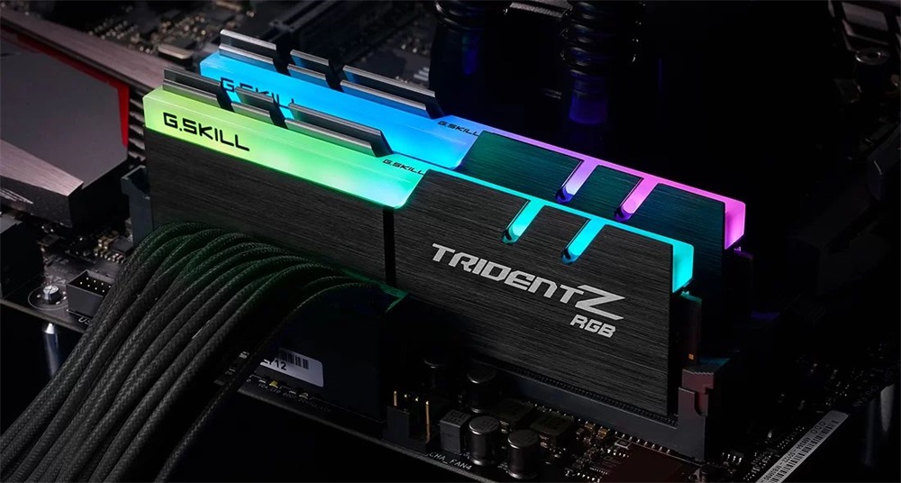 G.Skill 32GB 4600MHz DDR-4 Trident Z RGB Intel XMP (Kit! 2db 16GB) (F4-4600C19D-32GTZR) memória